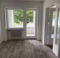 Schöne Erdgeschosswohnung am Waldrand - 4 Zimmer im 1. OG mit Wannenbad, sep. Gäste-WC & Loggia - Clausthal-Zellerfeld