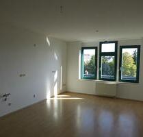 Individuelle 3-Zimmer Dachgeschoß-Wohnung mit offener Küche im Zentrum - bei Bedarf mit Garage! Die Wohnung kann auch... - Reichenbach