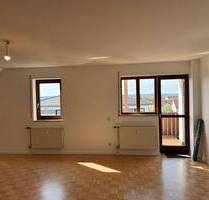 Großzügige 3-Zimmer Wohnung mit EBK, Balkon, Kellerraum und Carport in Höchstadt - Höchstadt an der Aisch