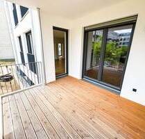 Diese Vier-Zimmerwohnung erwartet Sie - 3 Schlafzimmer - Einbauküche und Tiefgarage - Berlin Lichterfelde