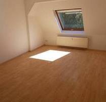Günstige DG 3-Zimmer mit Laminat und Stellplatz in ruhiger Lage! - Chemnitz Hilbersdorf