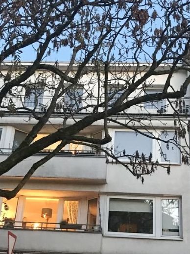 Gemütlich möblierte 1,5- Zimmer-Wohnung mit Balkon Vollbad Endetage Internet Inklusivmiete 1.300,00 Monat 01.06.2024 - Hamburg Winterhude