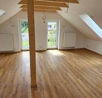 Neu renovierte attraktive 2 Zimmer Dachgeschosswohnung mit Gartenanteil in guter und ruhiger Wohnlage von Amberg