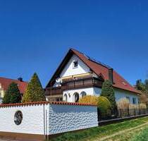 Herrlicher Blick, großzügige Dachterrasse uvm. - Charmante 4 Zimmer Wohnung im 1. OG eines 2-FH zu vermieten - Schwanstetten Schwand