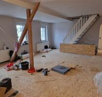 Komplett sanierte Dachgeschoß-Wohnung, 4 Zimmer Küche, Diele, Bad, Gäste-WC - Hürth Hermülheim
