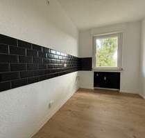 Sanierte 2-Zimmer Wohnung mit großem Balkon - sofort bezugsfrei - Mönchengladbach Rheydt-West