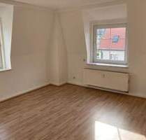 Gemütliche 2-Zimmer mit Laminat und Wannenbad in ruhiger Lage! - Roßwein