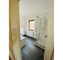 3-Zimmer mit Laminat, Wanne, Dusche und sep. WC und in zentraler Lage! - Meerane