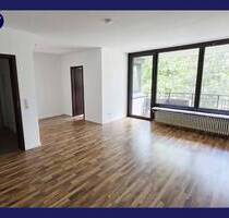 Familien-Zuhause in angenehmer Größe, 3 Zimmer mit Balkon, Laminat, Wannenbad, Gäste-WC, Aufzug - Köln Urbach