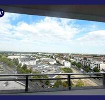 Mit Fernblick über Köln das Wohnen genießen: 2 Zimmer mit Einbauküche, Balkon, Aufzug