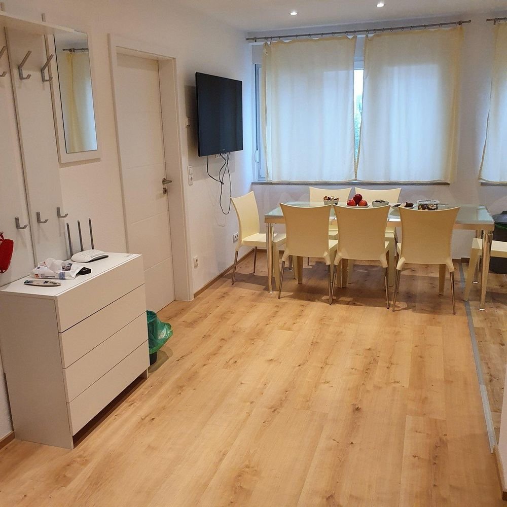 1 Zimmer komplett möbliert in Wohngemeinschaft frei ab 01.08.2024 (room in shared apartment) - Rosenheim West