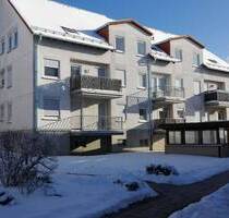 Gepflegte 2-Zimmer Wohnung im Grünen mit EBK, Balkon, Keller und TG-Stellplatz - Glauchau Reinholdshain