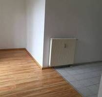 * Großzügige 2-Zimmer mit Wannenbad, Vinyl, Balkon, offener Küche und Aufzug! * - Chemnitz Schloßchemnitz
