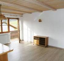 Ländliches Wohnen im Außenbereich bei AltusriedOberallgäu 5 Zimmer mit Balkon und Gartenanteil