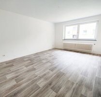 IHRE NEUE WOHNUNG WARTET AUF SIE: 2-Zimmer Wohnung im 1.OG mit modernem Bad und tollem Balkon! - Bad Gandersheim