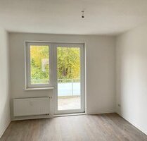 *** Frisch saniert *** 2 Zimmer + Küche + Duschbad + Balkon - Magdeburg Siedlung Fermersleben