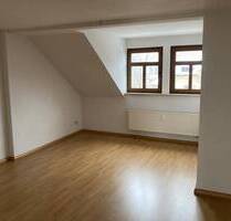 Großzügige DG 2-Zimmer mit Laminat, Balkon und Wannenbad in zentraler Lage! SP mgl. - Chemnitz Sonnenberg 211