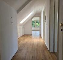 schicke, helle 2 Zimmer Dachgeschosswohnung - Bonn Lannesdorf