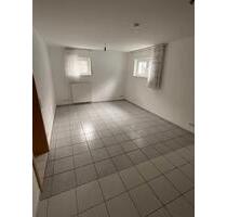 Zu vermieten ab 1.11.2025 1,5 Zimmer helle Souterrain Wohnung - Echzell