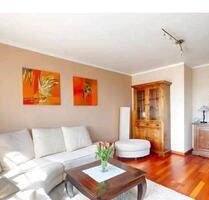 Ffm-Riedberg - Möblierte 3 Zimmer Dachgeschosswohnung mit Garage - Frankfurt am Main Kalbach