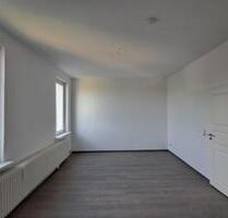 Anfragen NUR per E-Mail. Renovierte Haustierfriendly 3-Zimmer Wohnung im 2-OG in der Nähe Volkshochschule Bremerhaven.