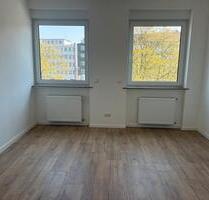 Großzügige, renovierte, helle fünf Zimmerwohnung (WG geeignet) - Dortmund