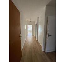 ** HELLE 2-ZIMMER WOHNUNG ** FRISCH SANIERTES BADEZIMMER MIT DUSCHE ** - Solingen Ohligs