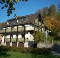Großzügige Vierzimmer Etagenwohnung + Garagen im schönen Bödexen - Höxter