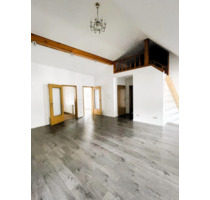 Große & helle 2 bis 3-Raum-Wohnung (Wohnzimmer mit Loft-Charakter) 2.OG, mit Einbauküche, Garten - Meerane
