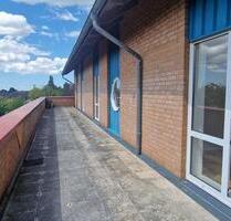 Erstbezug nach Sanierung Penthouse Wohnung Dachterrasse 2 Zimmer 60 m² mit EBK, Duschbad in Heide