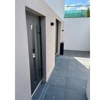 Neuwertige Whg mit 2,5 Zimmer mit Terrasse und Küche - Ebersbach an der Fils