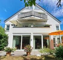 Helle EG-Wohnung mit eigenem Garten, zwei Terrassen und zwei TG-S - Hofheim am Taunus