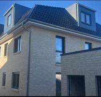 ERSTBEZUG 3-Zimmer Wohnung DG li.re. Wohnung zentral Balkon - Achim