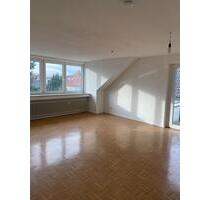 2 Zimmer DG Wohnung mit Balkon - 450,00 EUR Kaltmiete, ca.  78,00 m² in Bad Salzuflen (PLZ: 32105)