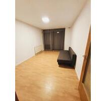 Hof 2 Zimmer Wohnung mit Balkon zu vermieten