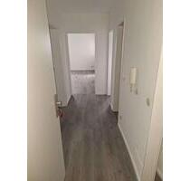 Schöne 3 Zimmer Wohnung mit Balkon und 2 Bädern inkl. Garage - Rüsselsheim am Main