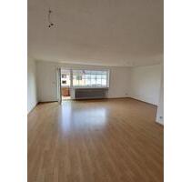 Helle 3 Zimmer Wohnung mit Balkon Ortsrandlage von Kleinostheim