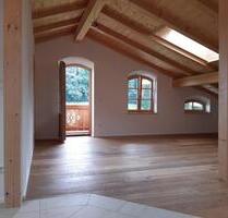 Stilvolle 2-Zimmer DG Wohnung Nähe Prien a. Chiemsee - Riedering