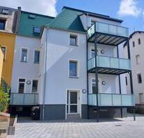 Erstbezug in Grundsaniertem Altbau: 2-Zimmer Wohnung mit Balkon, Einbaucküche, FuBoHzng und Carport - Neukirchen/Pleiße