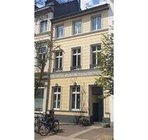 4-Zimmer KDB Erdgeschosswohnung mit eigenem Garten und Terrasse - Krefeld
