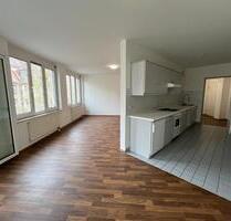 HELLE 2-ZIMMER-WOHNUNG MIT WINTERGARTEN UND OPTIONALEM TIEFGARAGENSTELLPLATZ – NÄHE U-BAHN FRIEDRICH-EBERT-PLATZ - Nürnberg Kleinweidenmühle