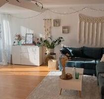 Süße 2-Zimmer Dachgeschosswohnung mit Balkon in Campusnähe - Coburg