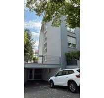 Stilvolle 4-Zimmer Wohnung mit EBK, Balkon u. zwei Stellplätzen - Wiesbaden Nordost