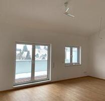 helle 2-Zimmer DG-Wohnung - 950,00 EUR Kaltmiete, in Tiefenbach (PLZ: 84184)