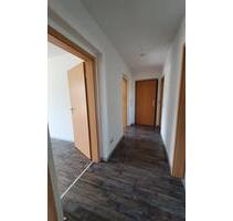 3 Zimmer Wohnung mit Balkon, Bad und Küche mit Fenster - Eberswalde Brandenburgisches Viertel