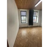 Helle und geräumige 2- Zimmer Erdgeschoßwohnung in Uni Nähe zu vermieten - Krefeld Cracau