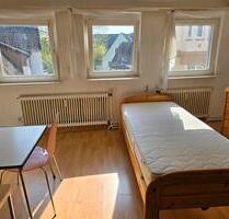 Ich biete eine 30m2 Einzimmerwohnung oder 3 Freie Zimmer an - Bad Salzuflen Ehrsen-Breden