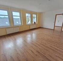 helle 93m² 3 Zimmer Wohnung in Geyer