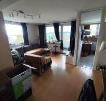 Helle und geräumige 2 Zimmer Wohnung mit 2 sonnigen Balkonen - Hattersheim am Main