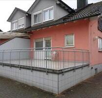 2 12 Zimmer Hochparterre Wohnung in Neunkirchen